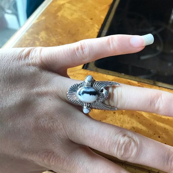 Natural White Buffalo Sterling Silver Eagle Ring Size 6 - Picture 3 of 8